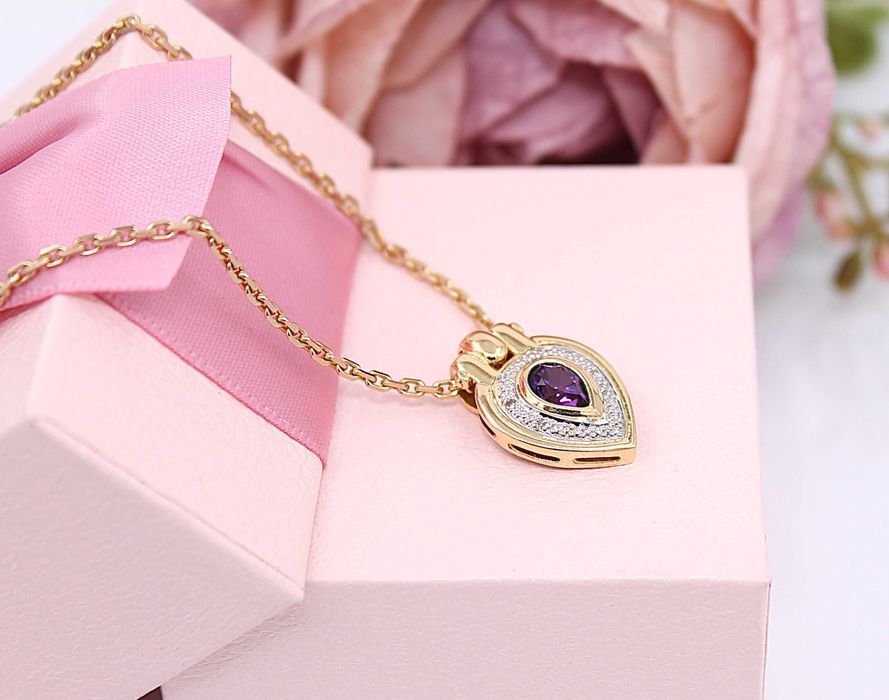 Złota zawieszka p.750/2,94g z fioletowym kamieniem