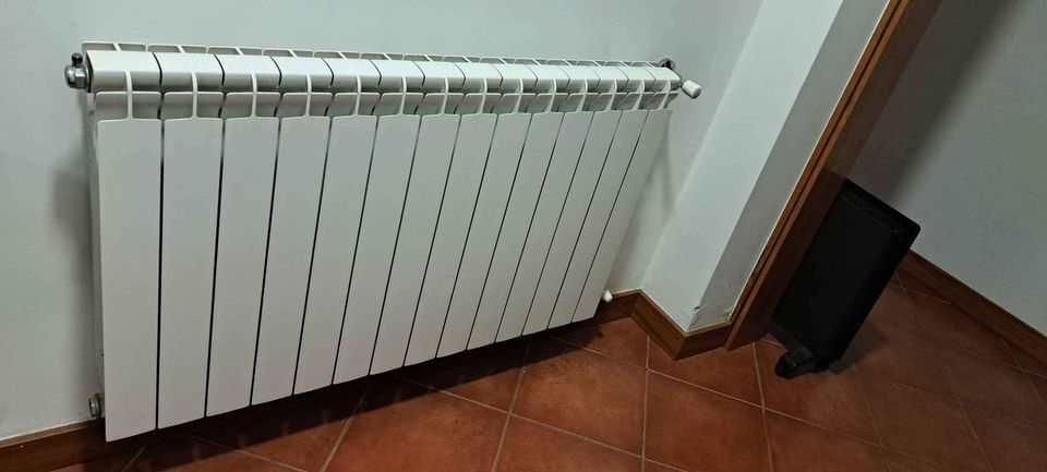 **Vendo Radiadores de Alta Qualidade - Modelo Calidor 100 da Fondital*