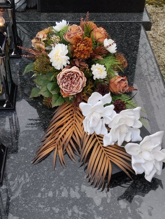 Stroik na grób cmentarz pomnik kompozycja wiązanka sztuczne chryzantem