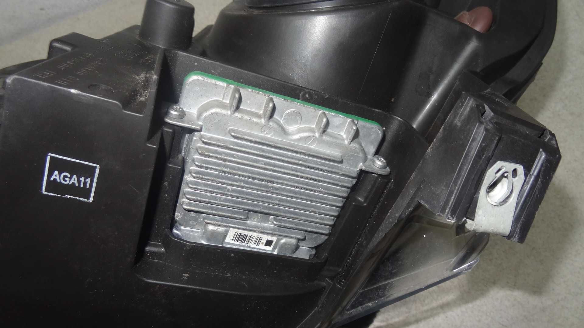 Toyota proace 16- lampa xenon led przód prawa europa