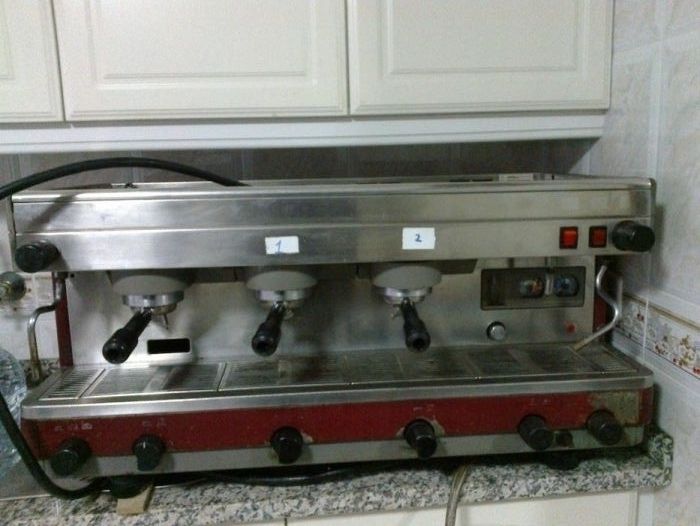 maquina de café CIMBALI de 3 grupos