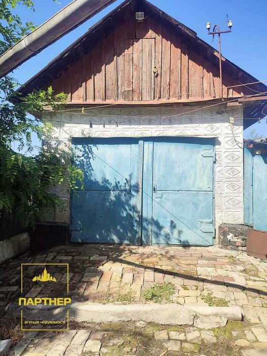 Продам  окрему  частину   будинку  у  нагірній частині Кременчука