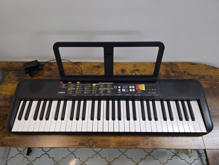 Piano Yamaha PSR-F52 como novo