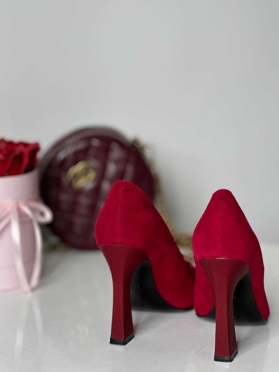 Buty damskie na obcasie