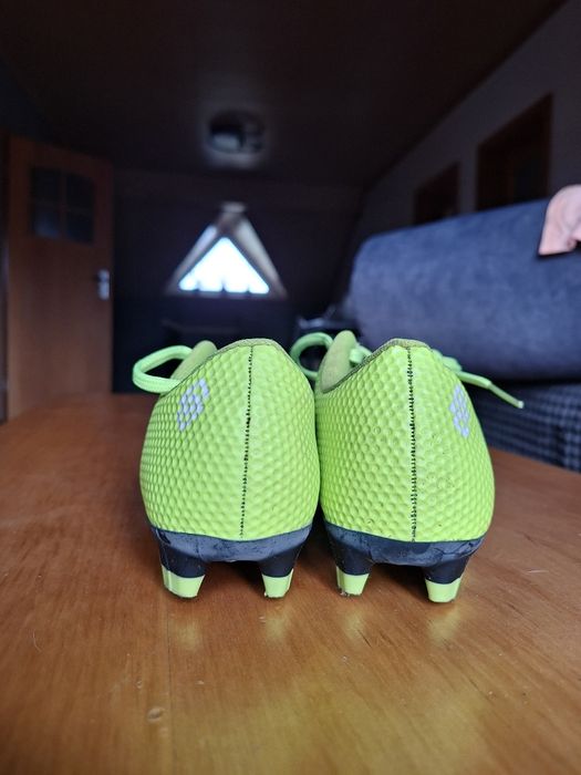 Buty do gry w piłkę nożką/ korki 37