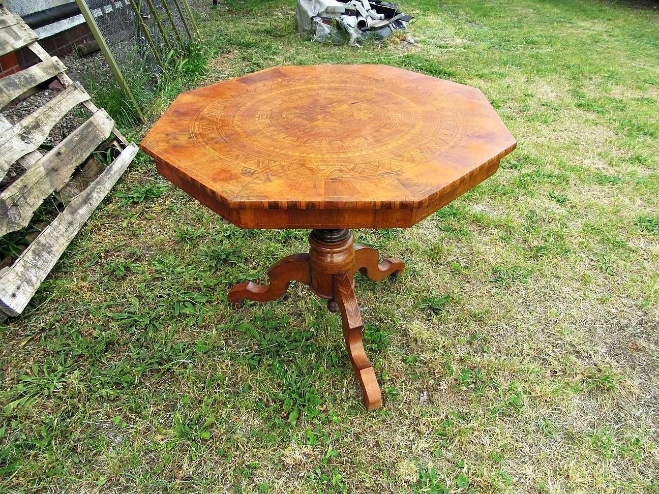 Intarsjowany stolik BIEDERMEIER