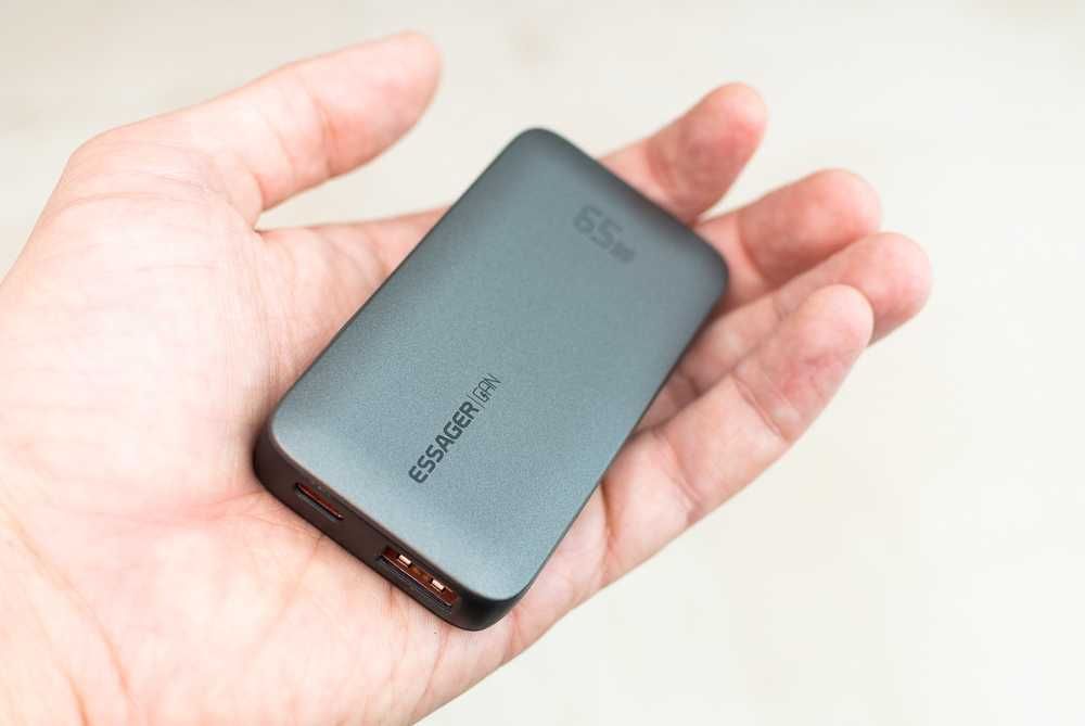 Тонкий зарядний пристрій Essager 65W GaN, QC, PD, PPS, USB-C + USB-A