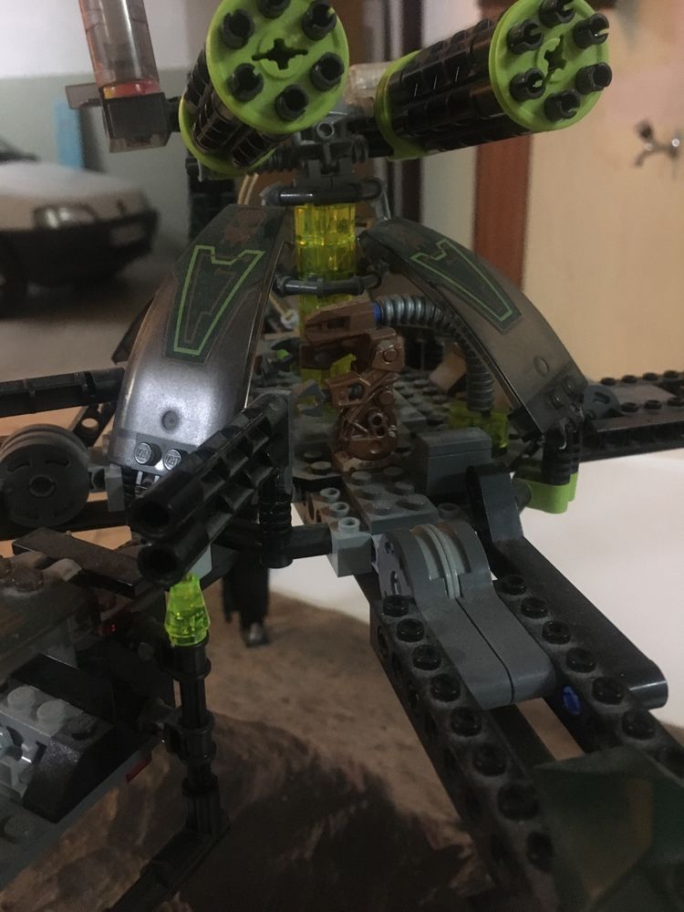 Lego striking venom