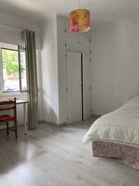 Quarto para arrendamento a Oeiras / Room for rent in Oeiras :) Girls only