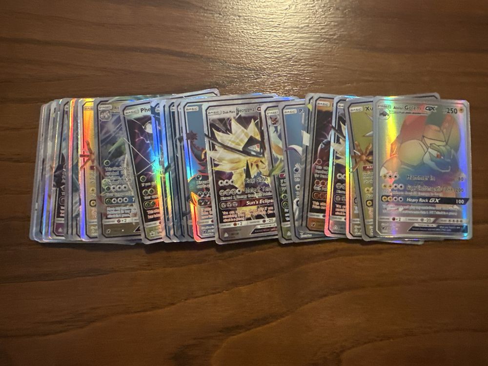Vendo lote 38 cartas brilhantes Pokemon TCG leia a descrição