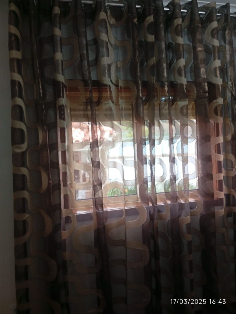 Duas cortinas de organza