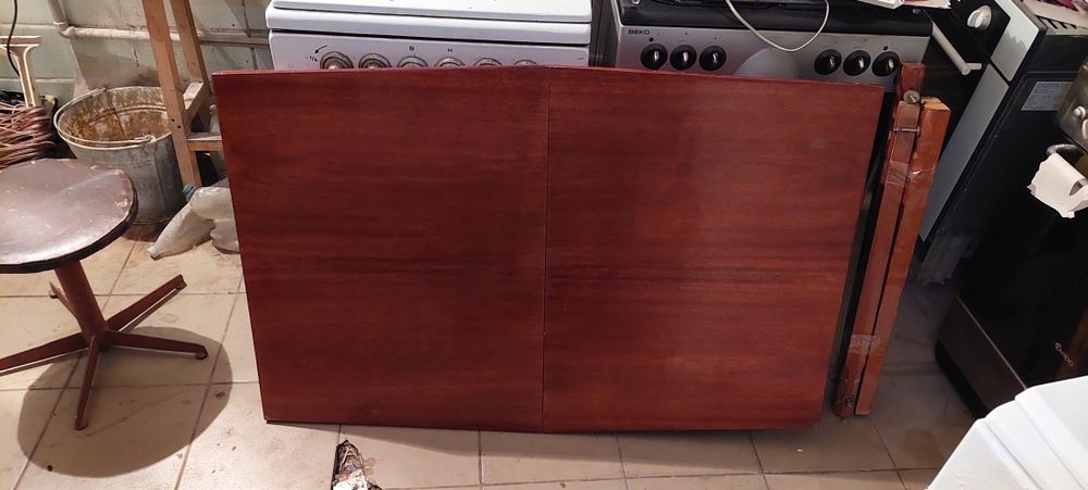 Стіл, стол хороший полированный