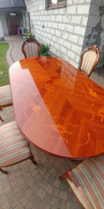 Stół +sześć krzeseł w stylu barokowym