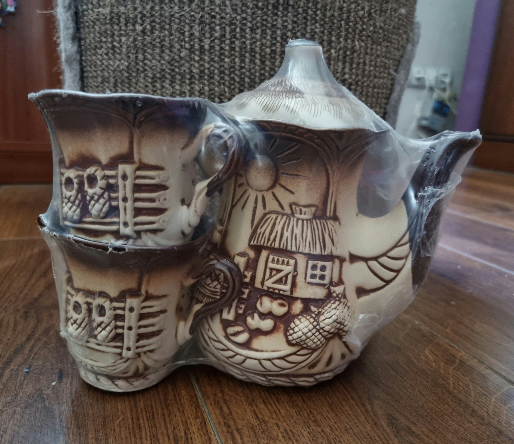 Продам новый керамический набор (кувшин и 2 чашки)