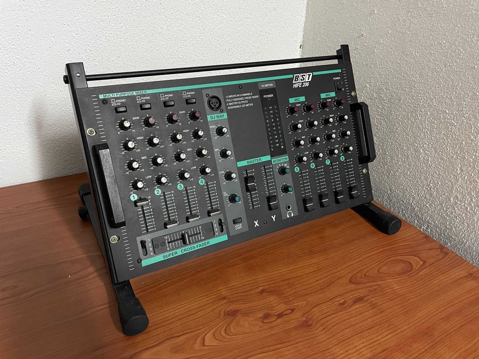 Mesa de Mistura DJ BST hife 206