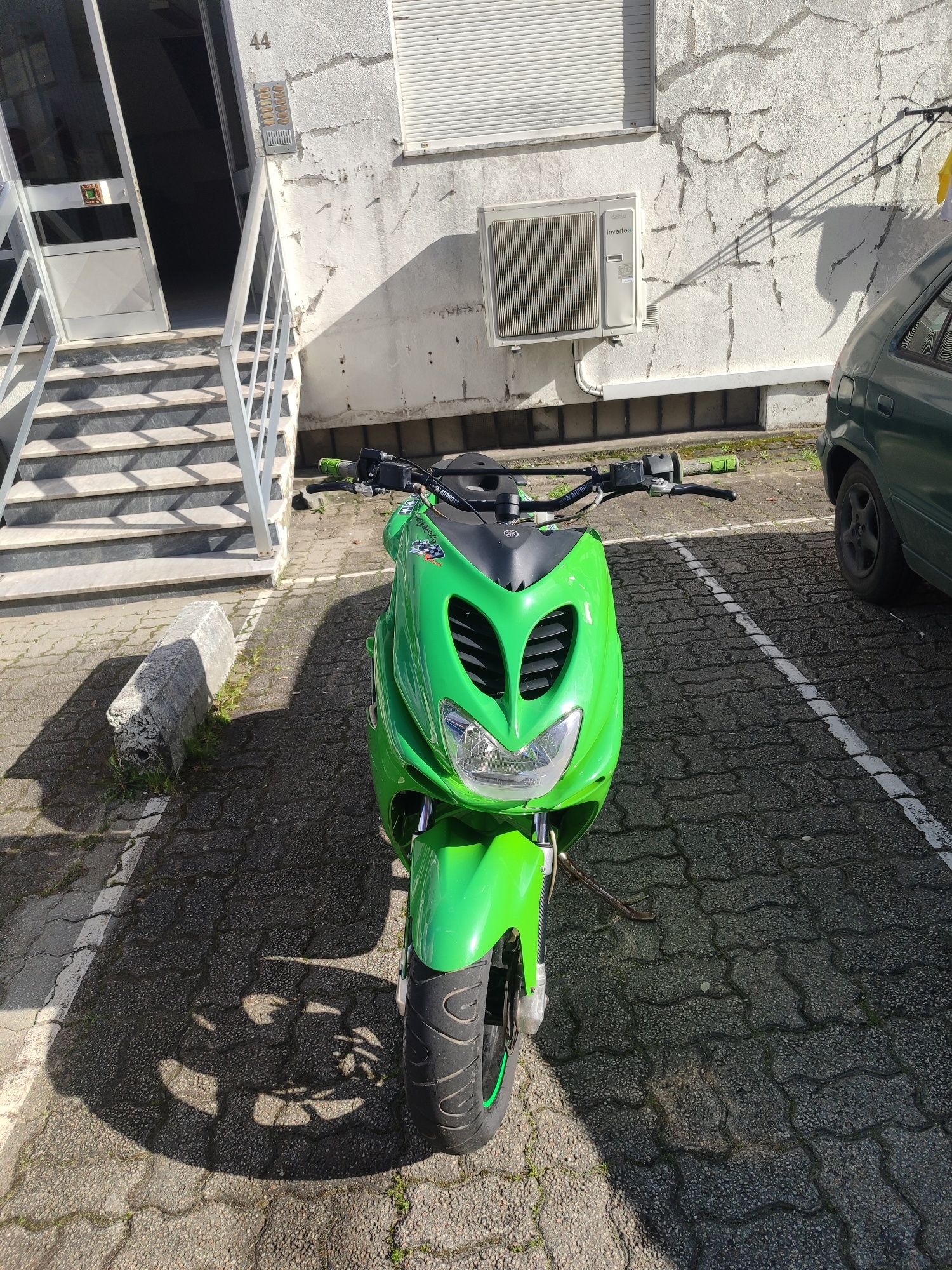 Vendo aerox com material