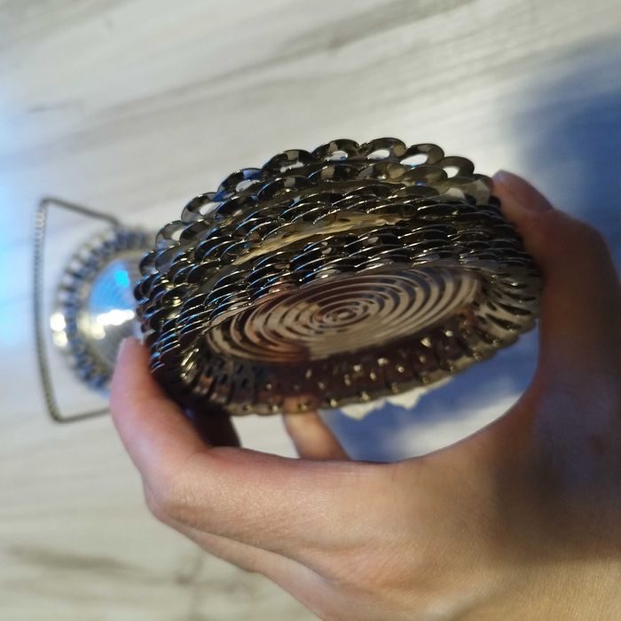 Podstawki pod szklanki i pod cukiernice.