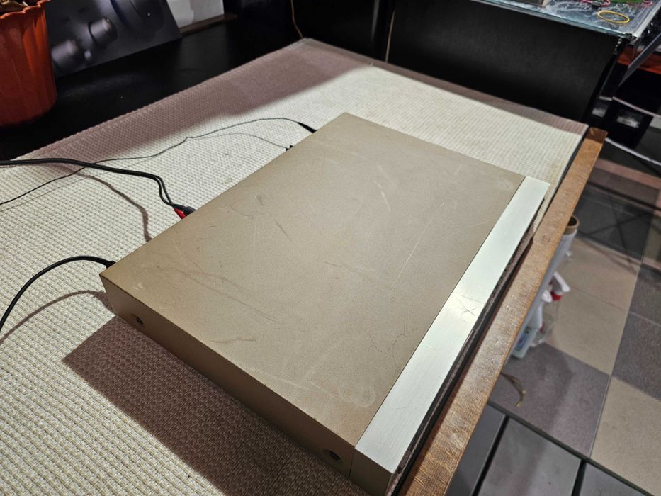 Тюнер Marantz ST530 AM/FM Stereo Tuner (1983-84)