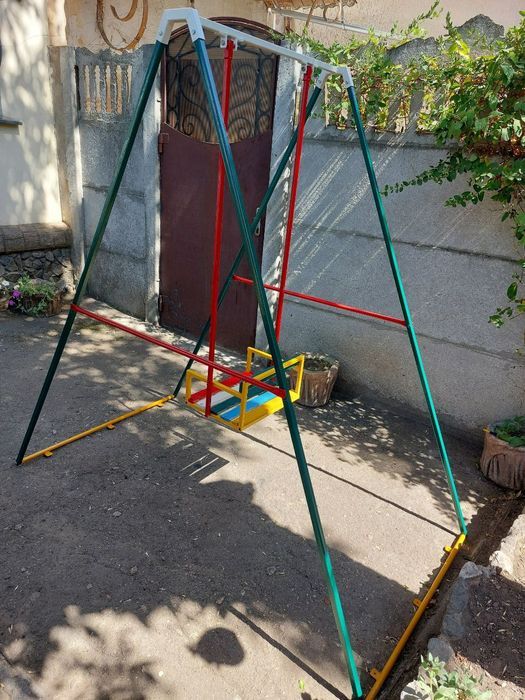 Продаю качелю металлическую детскую