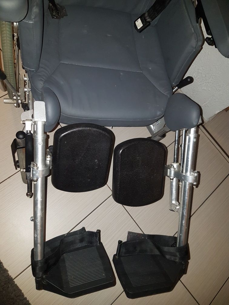 Bischoff Triton wielofunkcyjny wózek inwalidzki stabilizujący