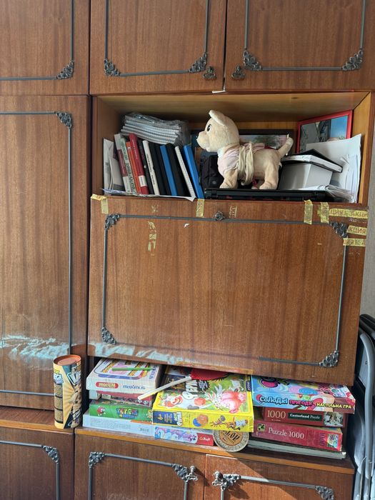 Шкаф, сервант отдам бесплатно