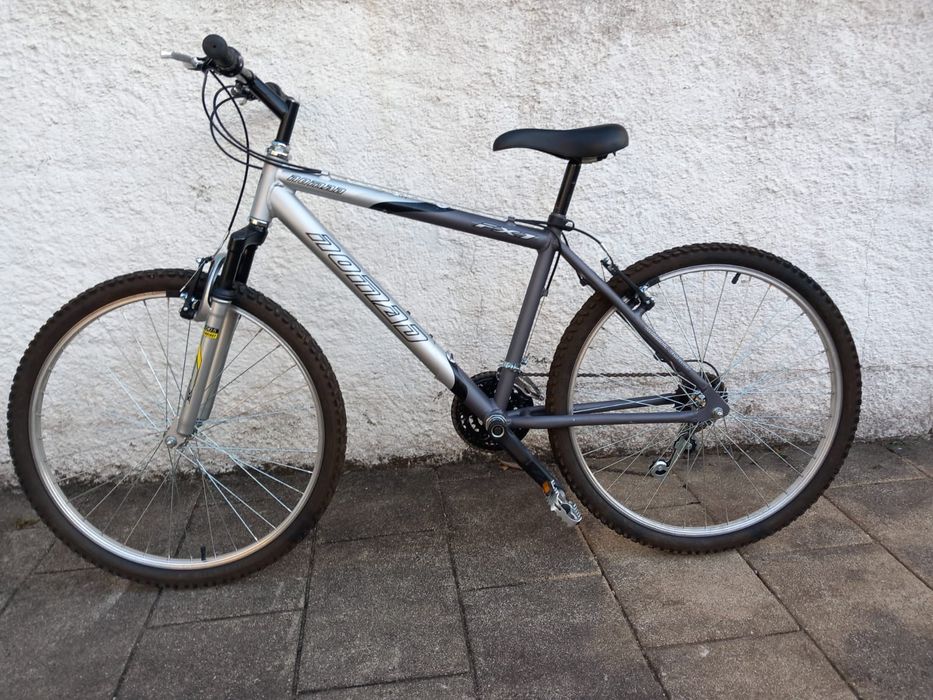 Bicicleta suspensão á frente roda 26