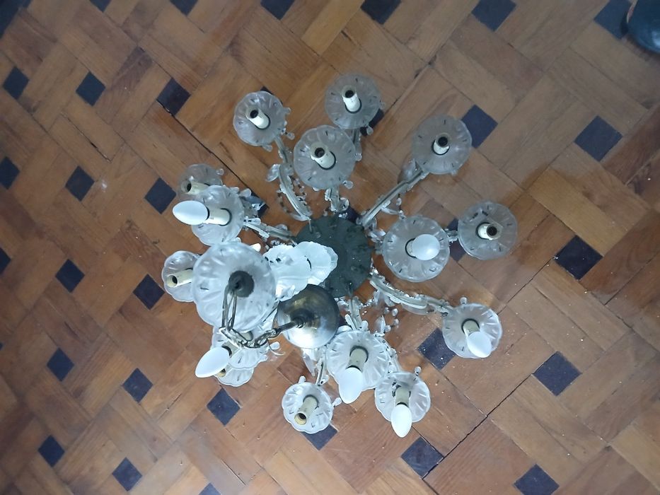 candeeiro em bom estado