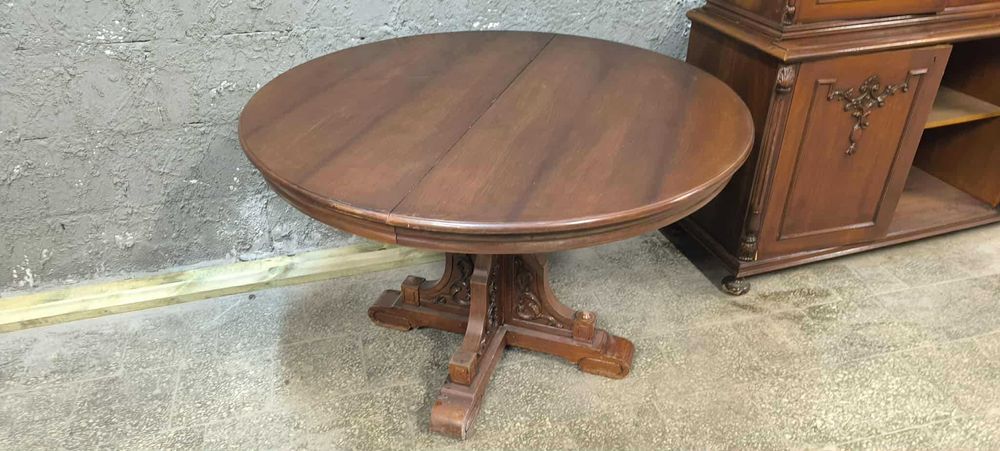 Drewniany stół w stylu Ludwika Filipa