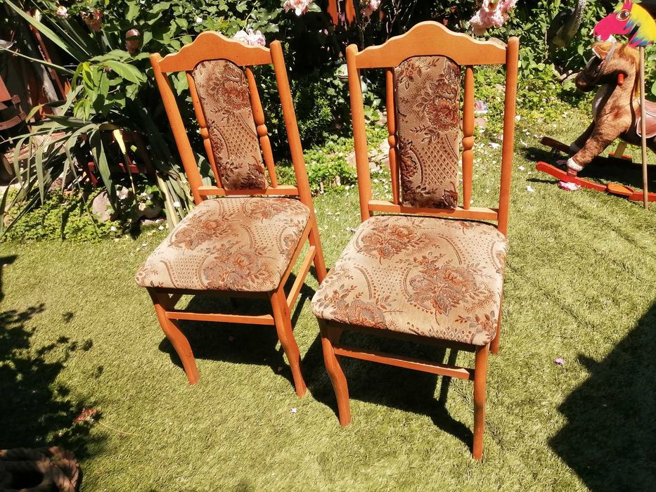 dwa ladne krzesla tapicerowane