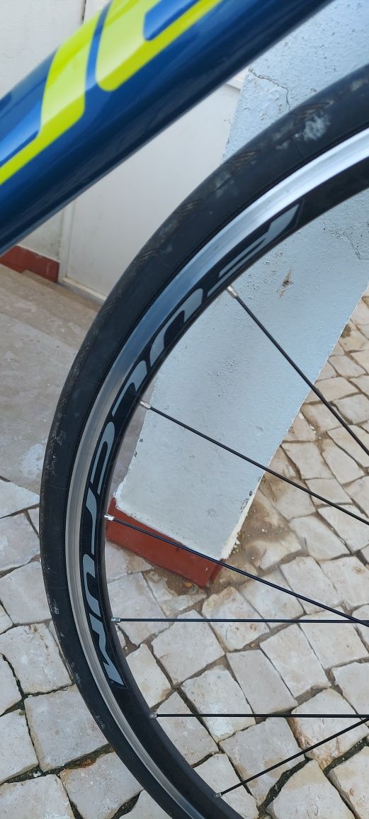 Bicicleta de estrada COLUER