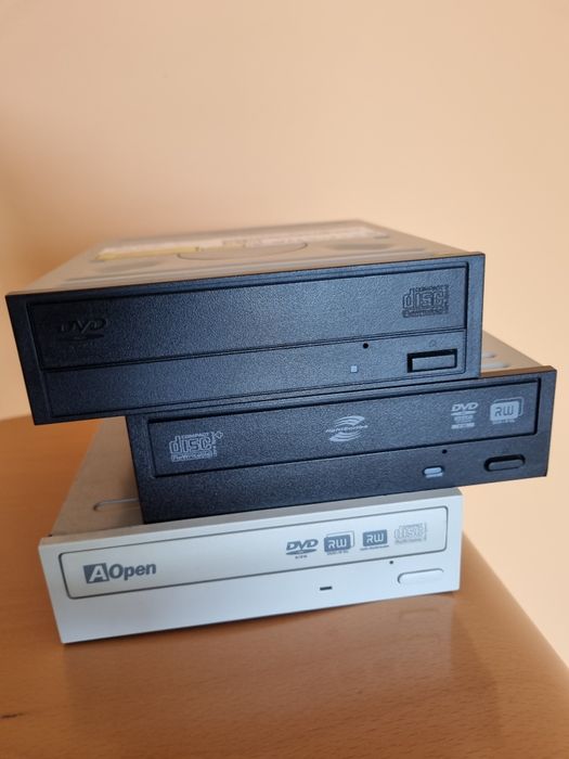 Três leitores gravadores cd/DVD internos para desktop
