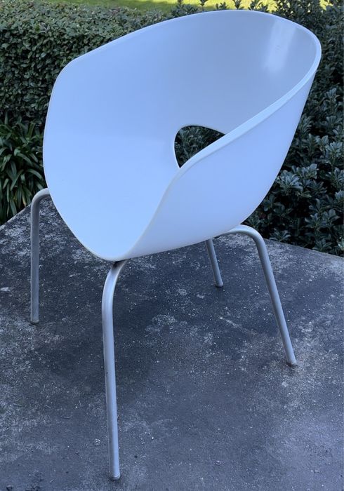 Cadeira branca usada. 30 unidades. 10€ cada uma