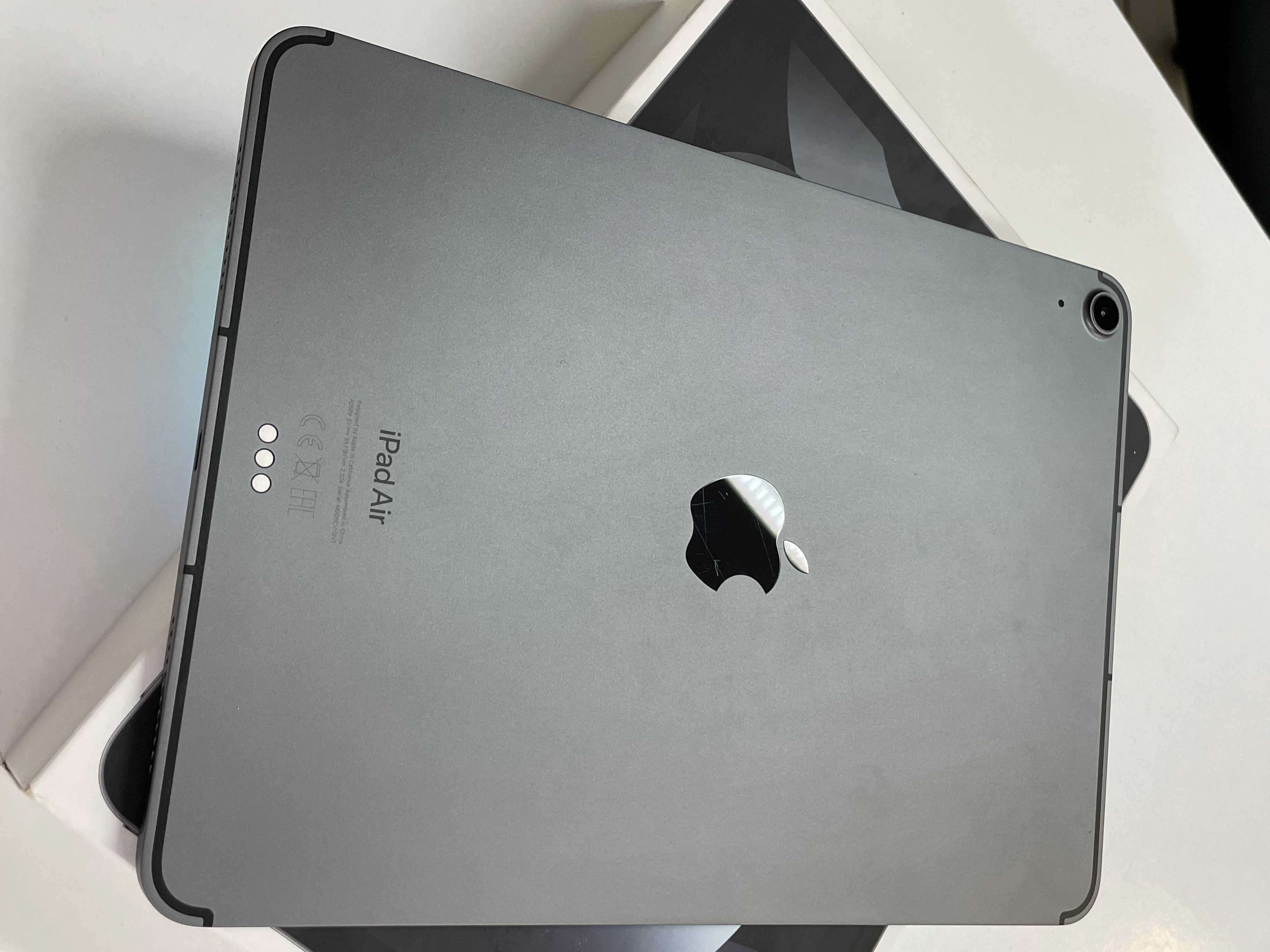 Apple iPad Air (5th Gen) / 256 GB Wi-Fi Cellular Szary