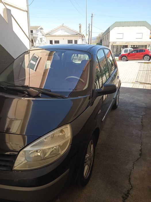 Carro ligeiro em bom estado de conservação