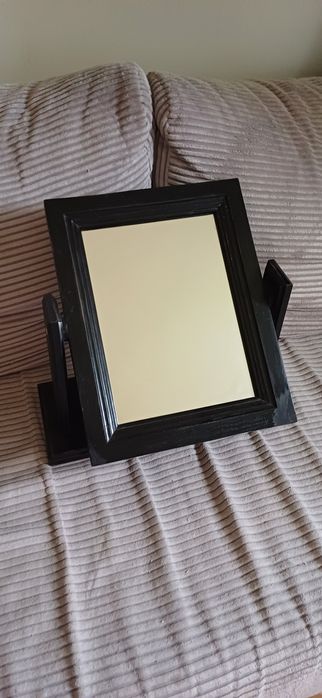 Lusterko na toaletkę