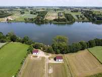 Domek nad jeziorem