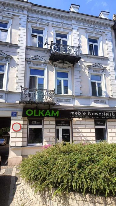 Lokal biurowy, pełne wyposażenie 27m2 z aneksem kuchennym i łazienką