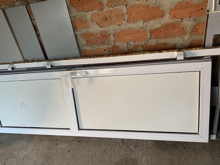 Продаються  захисні кулетривні двері та вікно .