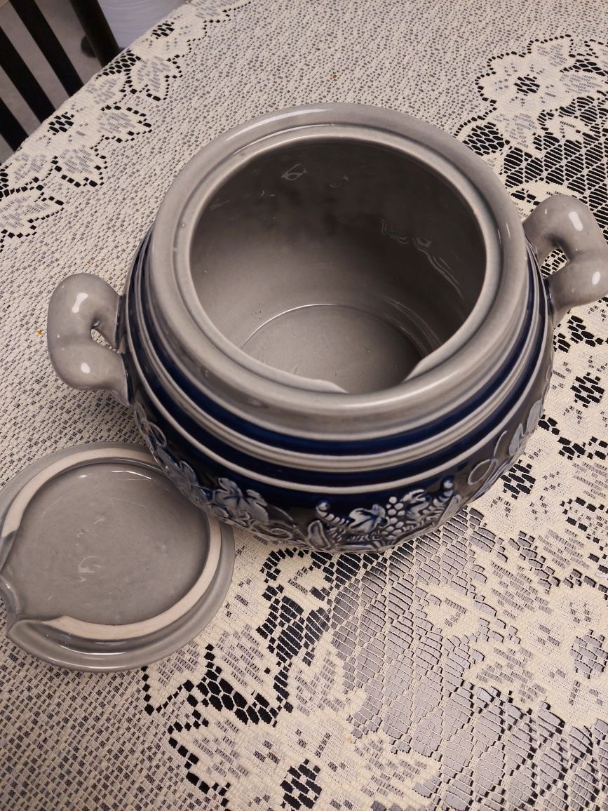 Sprzedam piękną wazę do zupy, pojemność 4l. Cena 110 zł