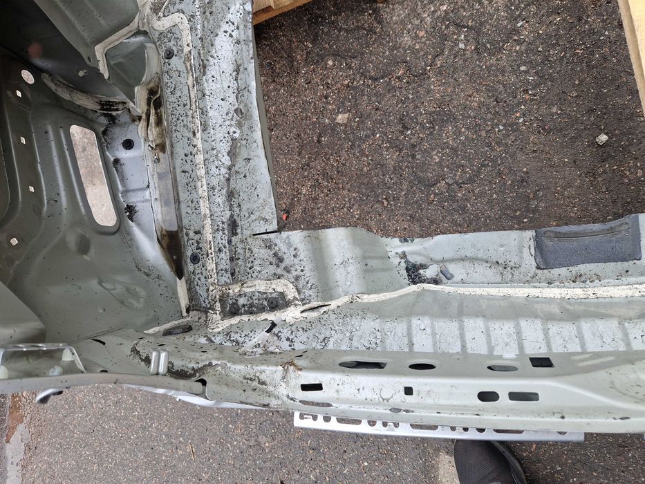 Полка корыти багажник задняя полка  Toyota Camry v70 2018 2022 2023