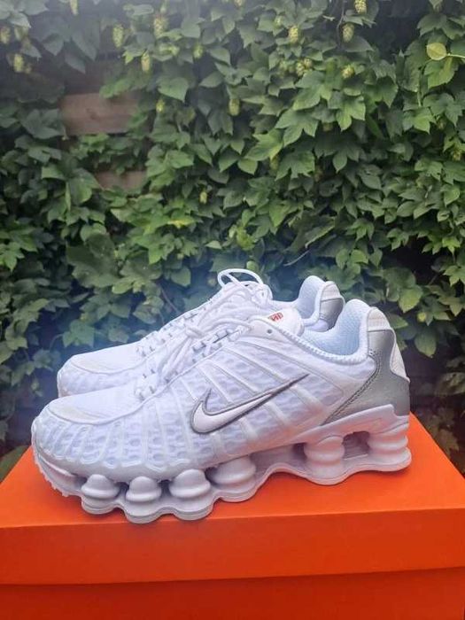 Buty-Trampk-Nike Shox White R.41