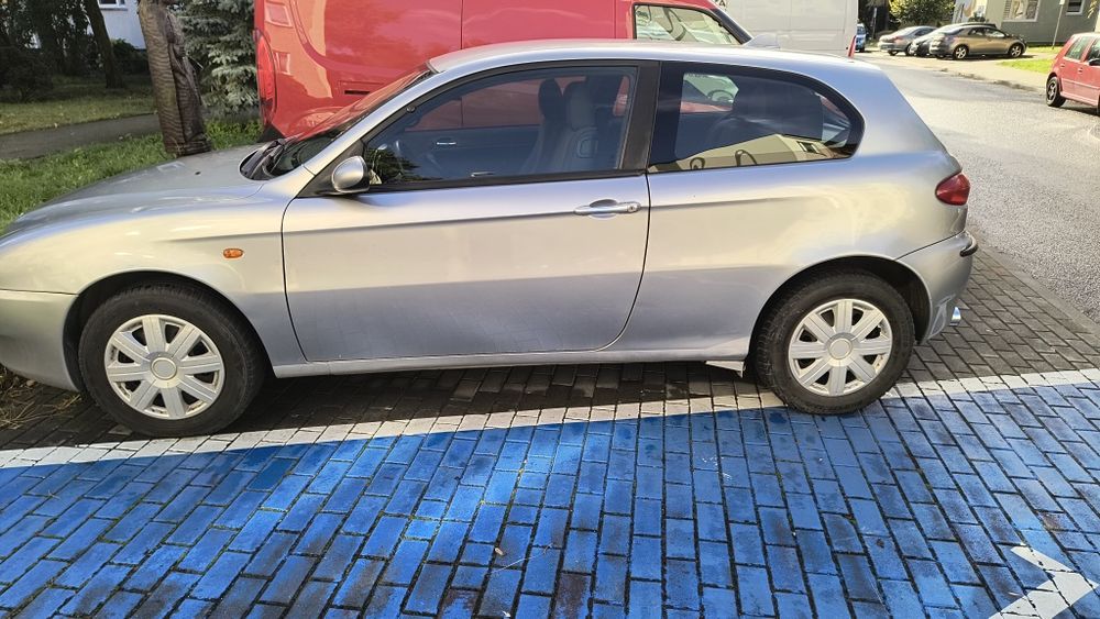 Alfa Romeo 147 16 benzyna 2002 rok produkcji