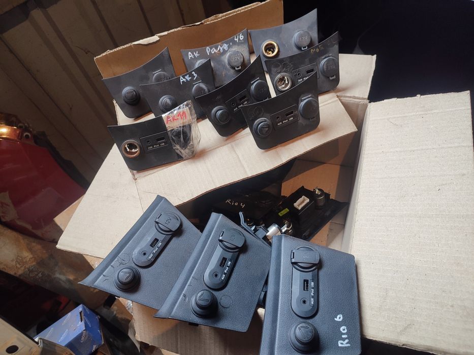 Панель прикурювача прикуривателя USB ЮСБ Хундай Акцент РБ Кіа Ріо QB
