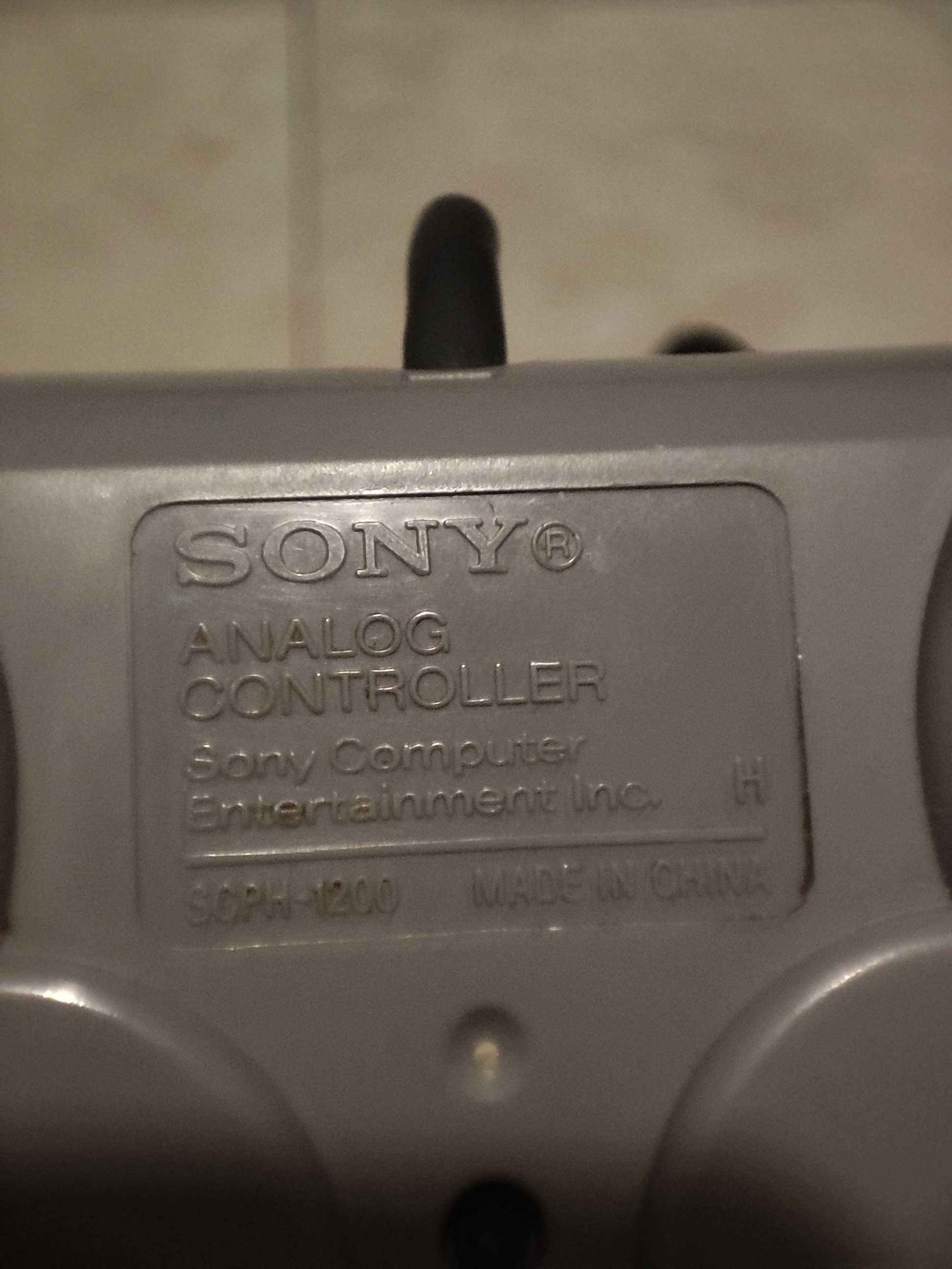 Sony PlayStation, dwa pady SGPH-1200, SGPH-110
