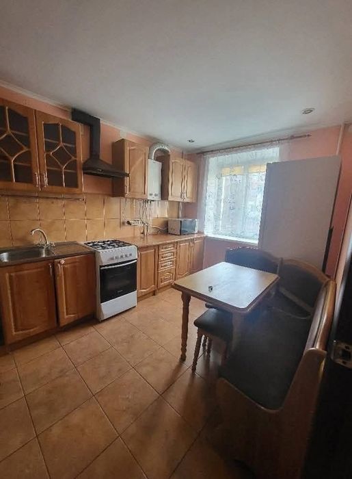 Продам 1-кім квартиру на другому поверсі