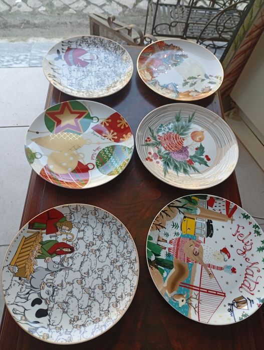 Pratos alusivos ao Natal em porcelana.  Diâmetro 20 cm.  da spal diaa