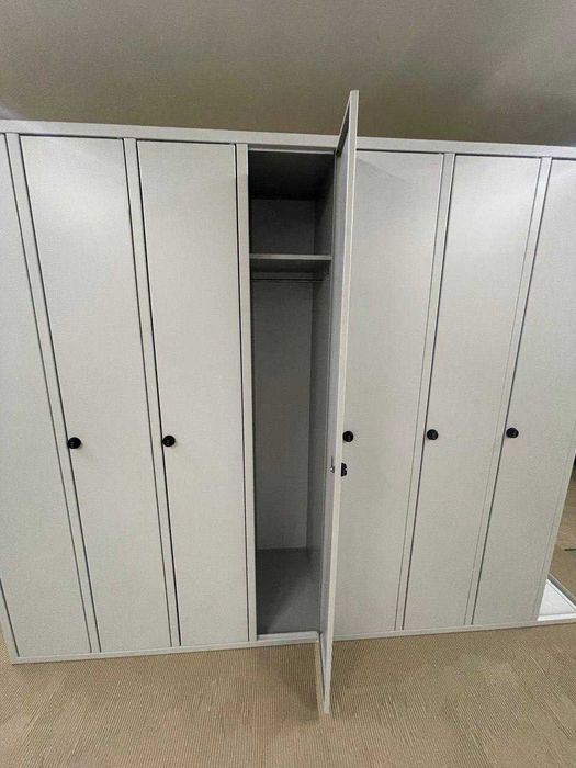 Металеві шафки для персоналу / одягу