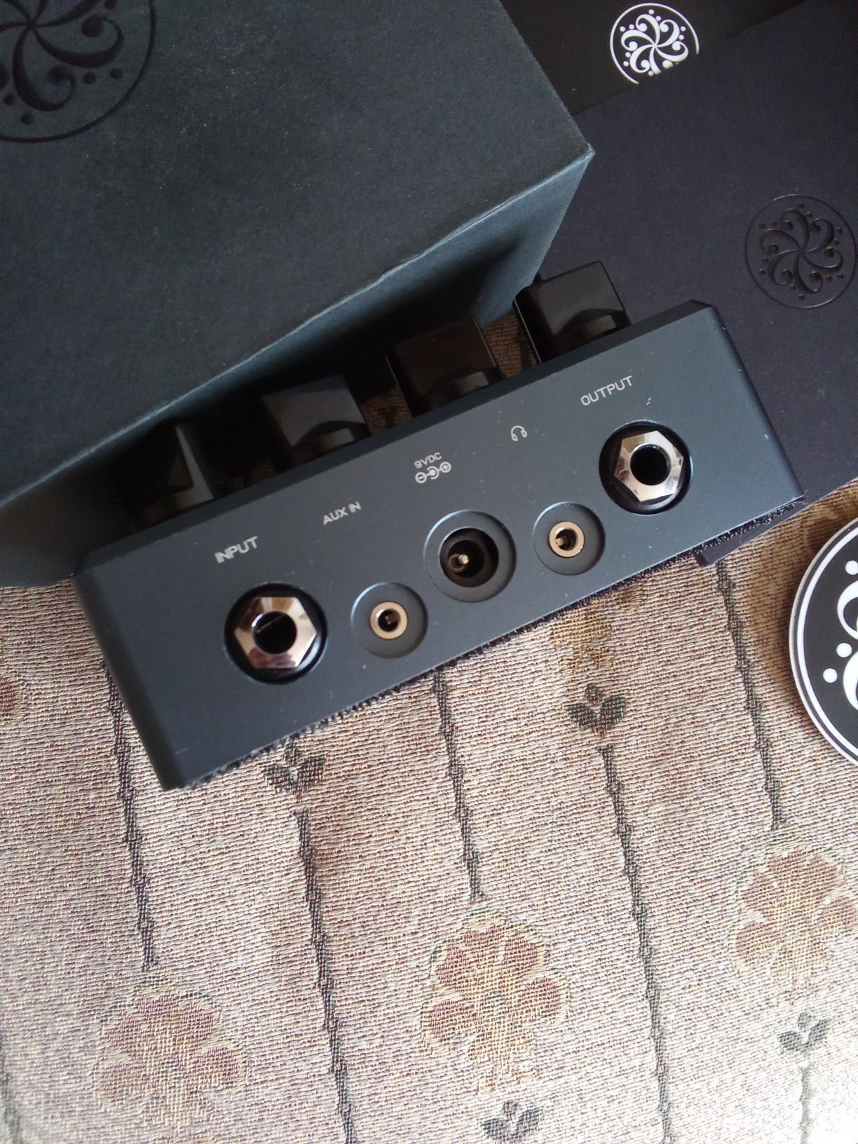 Darkglass Alpha Omega Ultra V.2 z Aux bass preamp