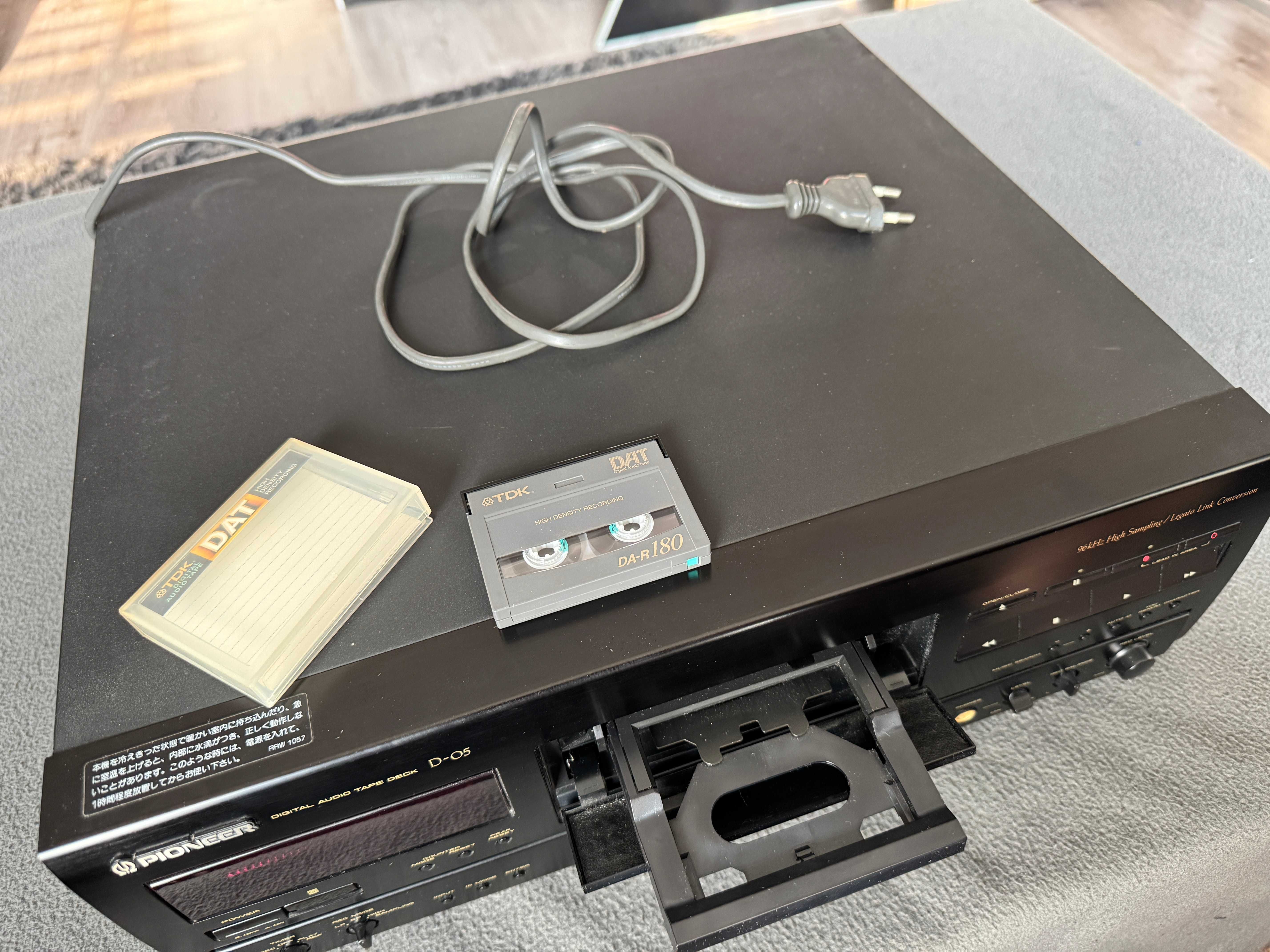 Cyfrowy Magnetofon DAT Pioneer D-05 Czarny plus gratis hi-end