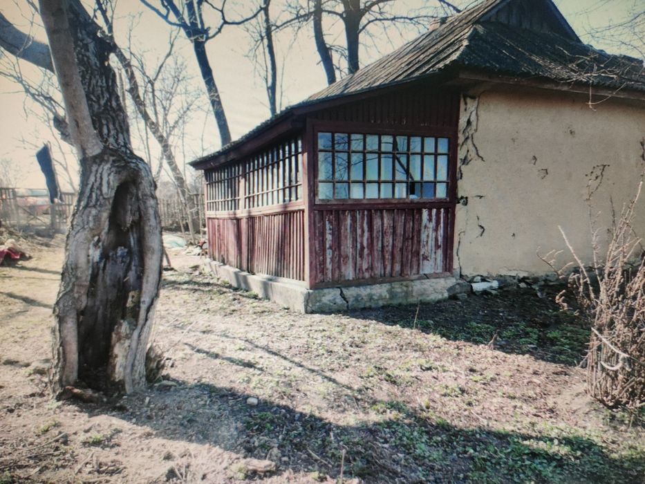 Продається старенький будинок  в с. Пасинки !